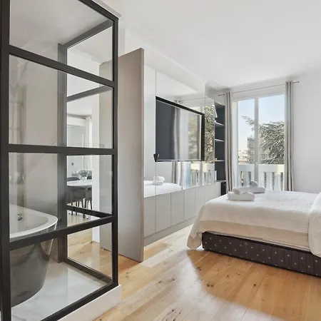 Appartamento Luxueux Avec Terrasse Et Jacuzzi Parigi